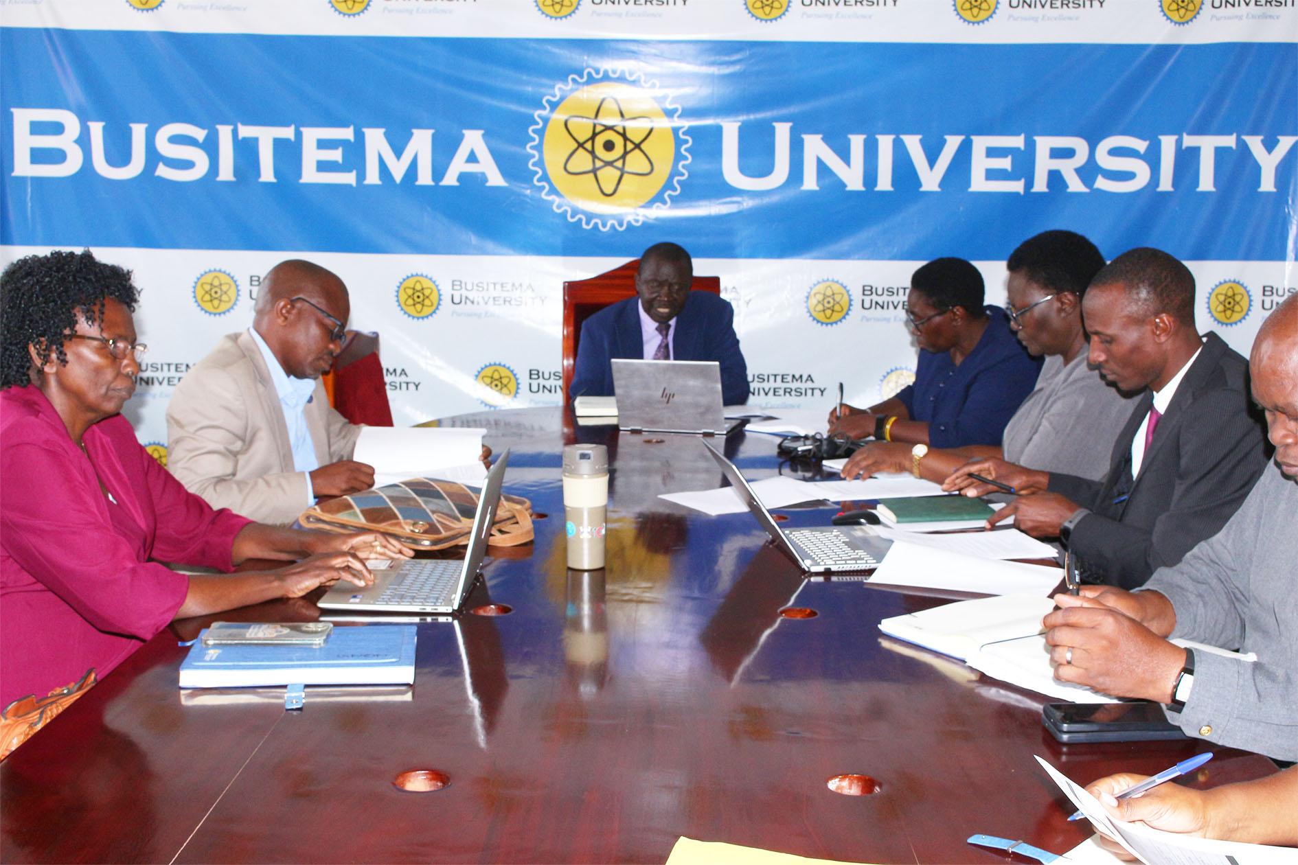 The Vice Chancellor chairs the ceremony, with top managers and department heads in attendance.