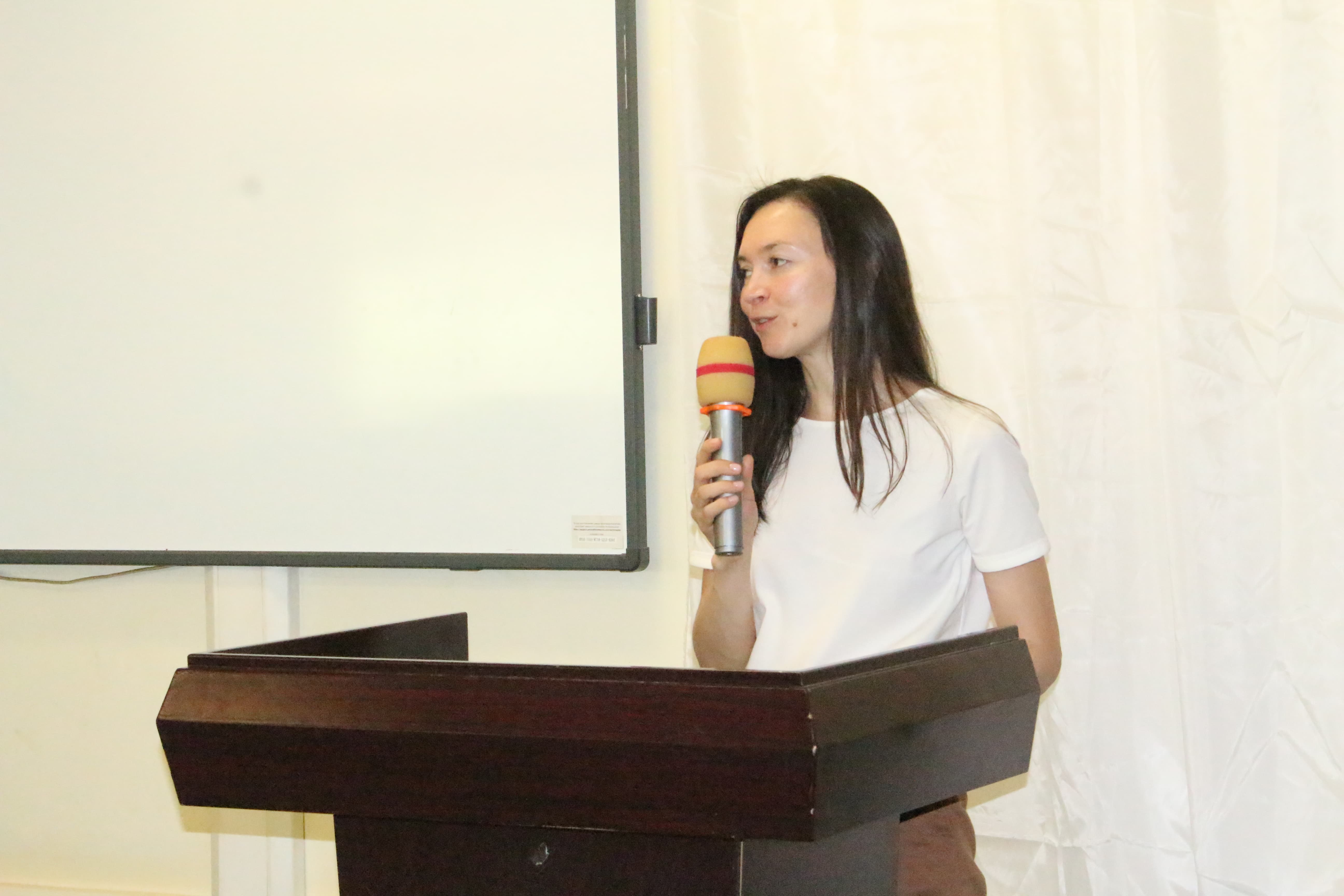 Dr. Evgenia Nikulina delivering a presentation